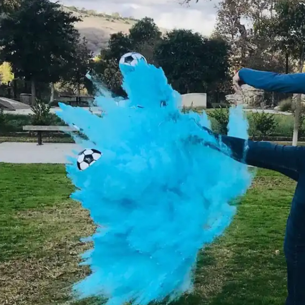 K&eacute;k Babav&aacute;r&oacute; focilabda, ami a baba nem&eacute;t fedi fel k&eacute;k porral a babav&aacute;r&oacute; bulin