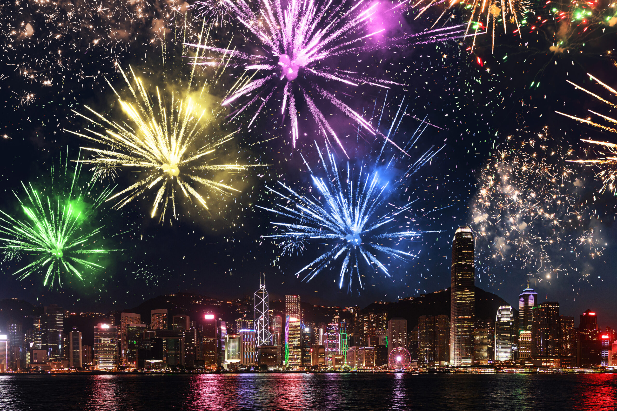 nagy telepű sz&iacute;nes tűzij&aacute;t&eacute;kok